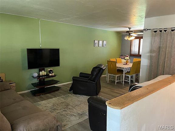 3rd image of 5905 Dogwood Ln