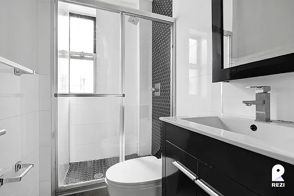 Rented by REZI | media 13