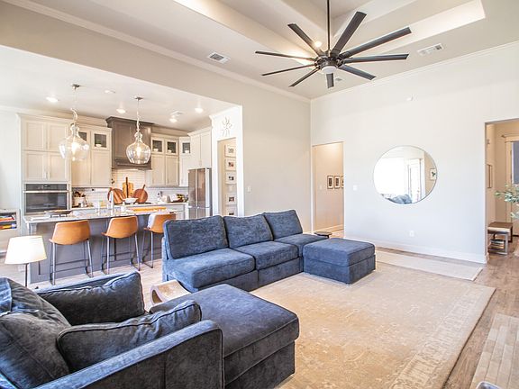 4th image of 716 Ventoso Cir
