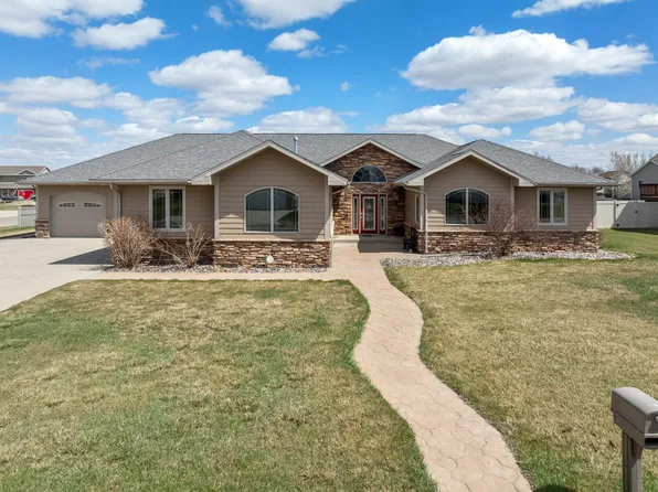 401 4th Ave SW, Surrey, ND 58785