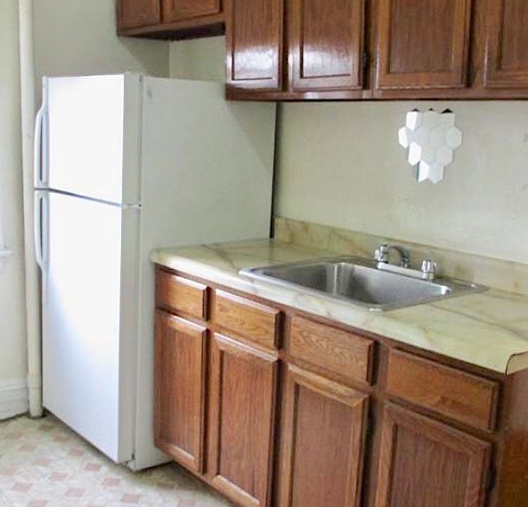 1st image of 2805 33rd St APT 4F