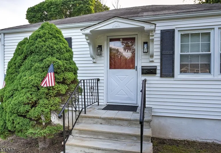 10 Lake Dr — Photo 14