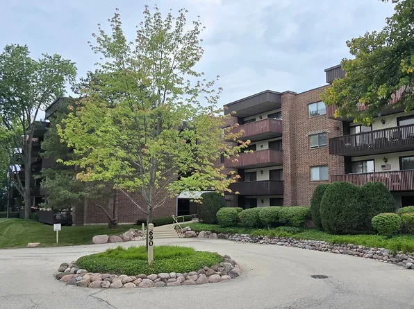 690 Chandler Rd APT 408, Gurnee, IL 60031