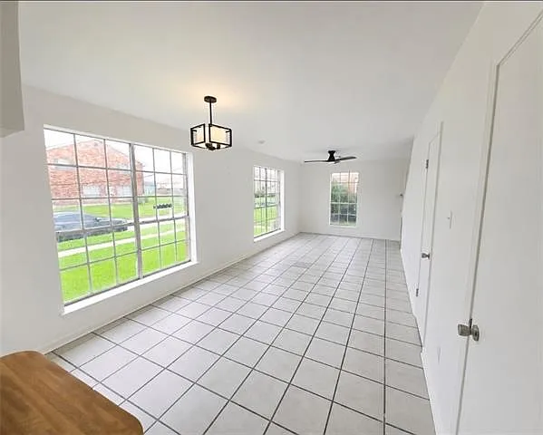 2 bed, 1.5 bath, 1000 sqft, $1,300 — Photo 3