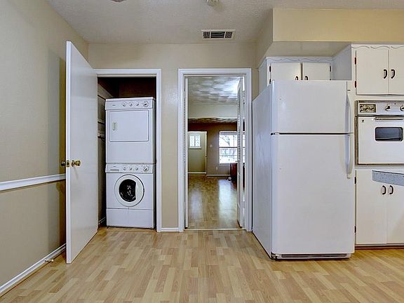 5th image of 7030 Kingsbury Dr