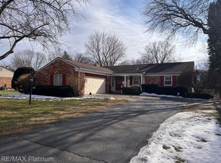 2527 Redwood Dr, Flushing, MI 48433