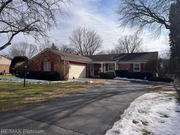 2527 Redwood Dr, Flushing, MI 48433
