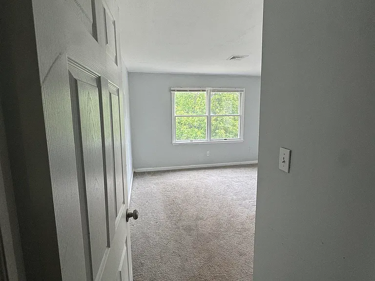 325 N Ohio Ave — Photo 15