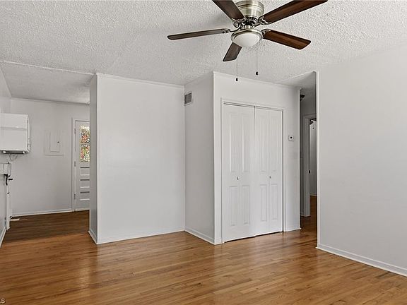 4th image of 1829 Villa Dr