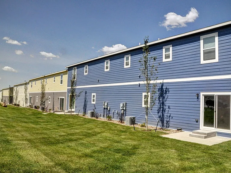 Emerald Ridge Apartments & Townhomes — Photo 7