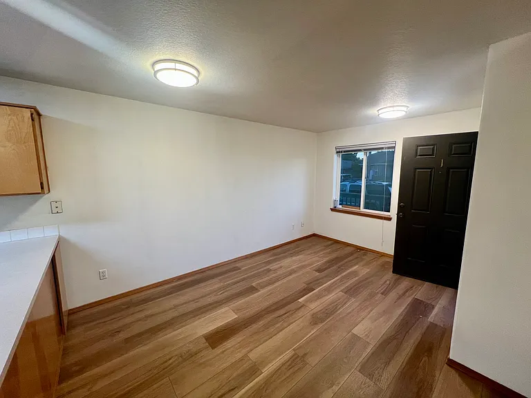 1228 NE 84th Ave #1 — Photo 4