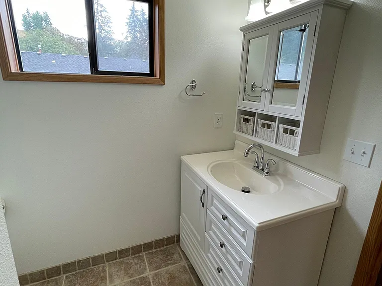 1315 NE 9th Way — Photo 32