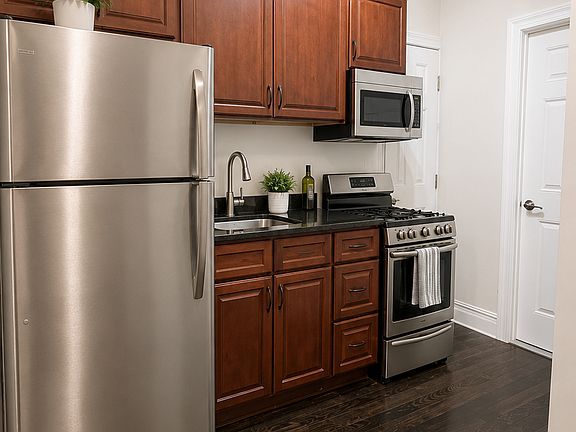 5th image of 343 W 46th St #3