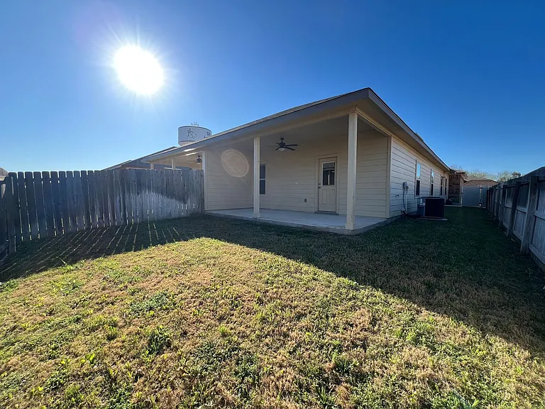 1116 Renee Way — Photo 17