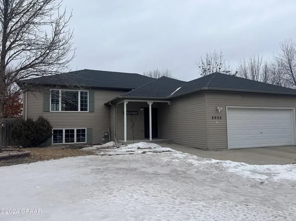 5033 W Elm Ct, Grand Forks, ND 58203