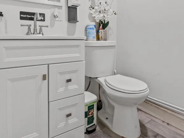 440 52nd Street image 5 of 12