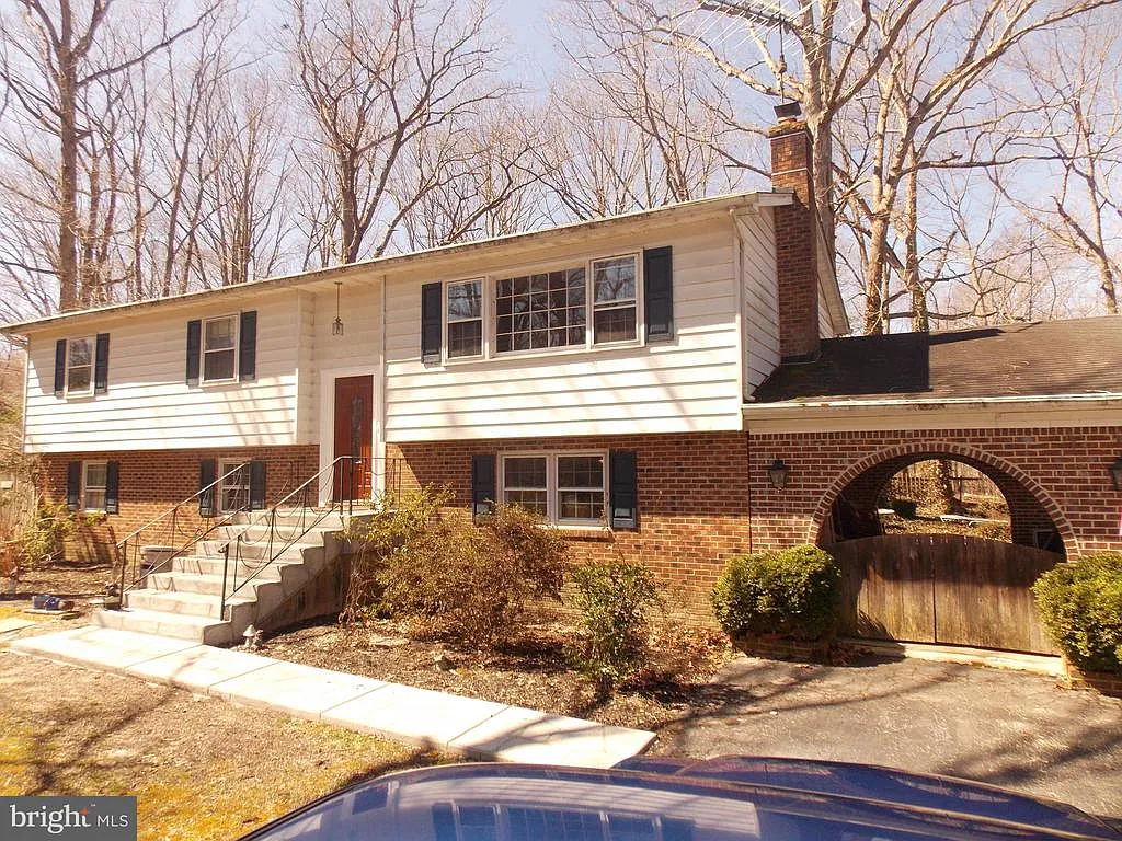 3985 Ravine Dr photo 1