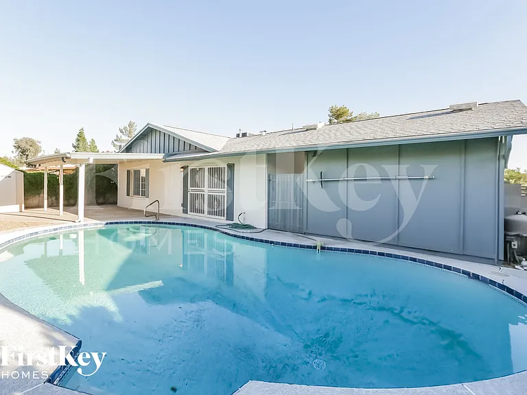 614 E Greenway Dr — Photo 15