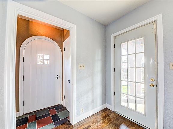 2nd image of 4024 Lawnview Ave