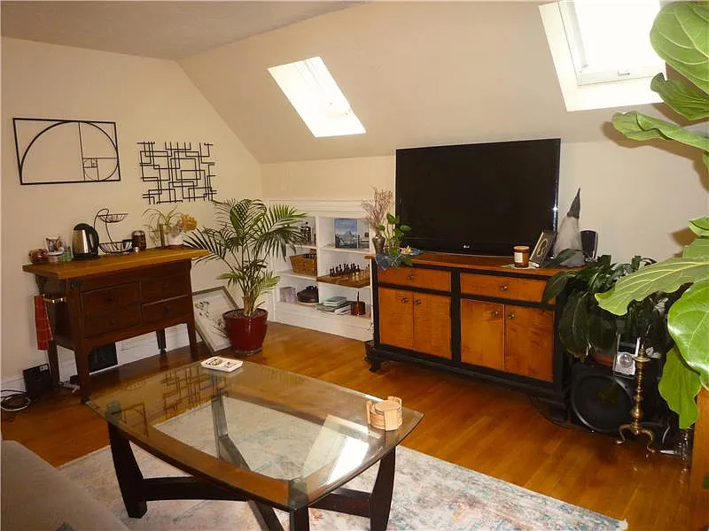 2 bed, 800 sqft, $3,000 — Photo 4