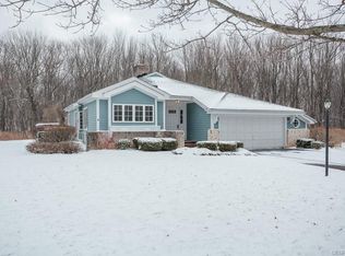 3 Old Winding Ln, Fairport, NY 14450