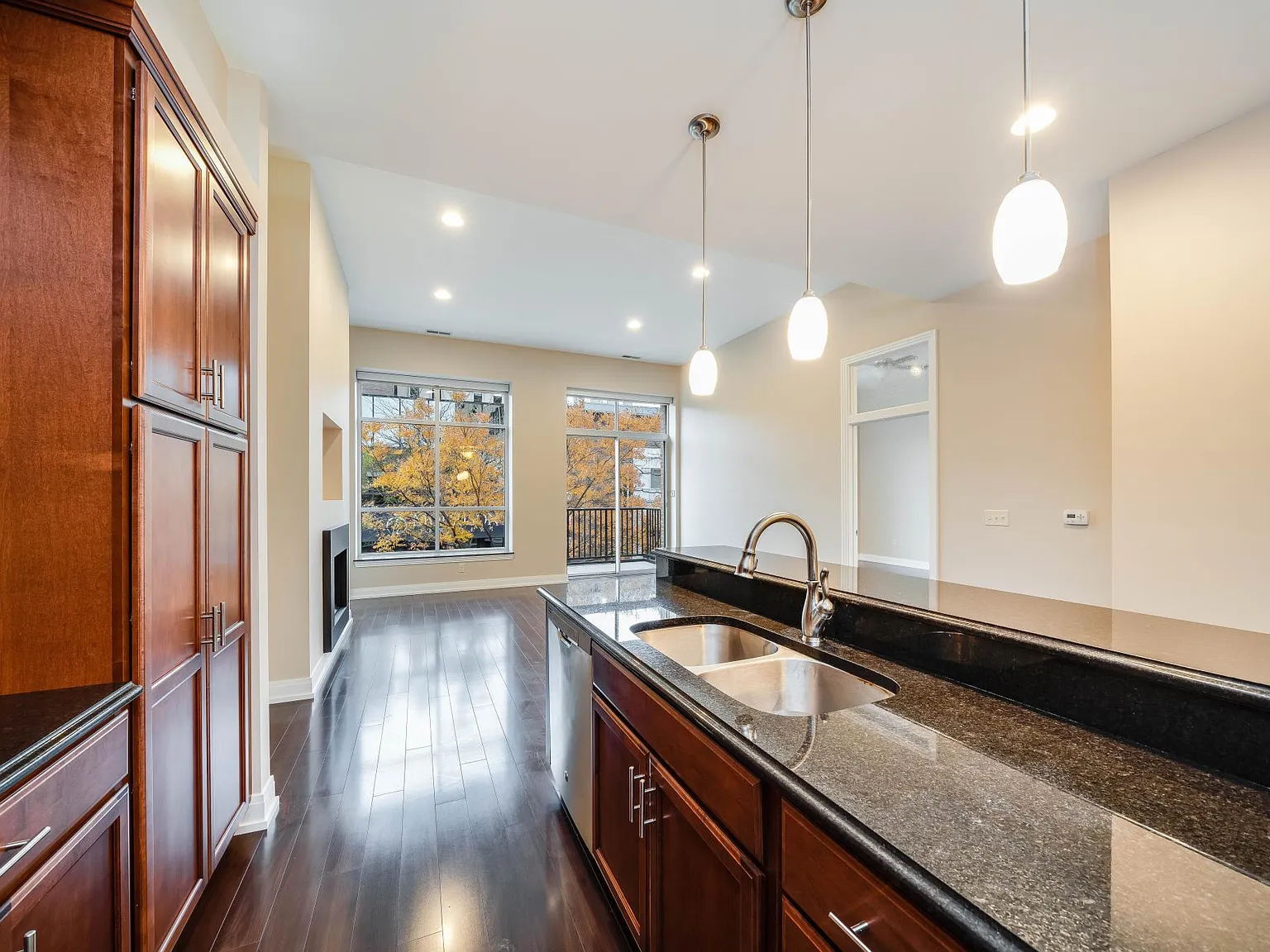 2 bed, 1355 sqft, $2,650 — Photo 3