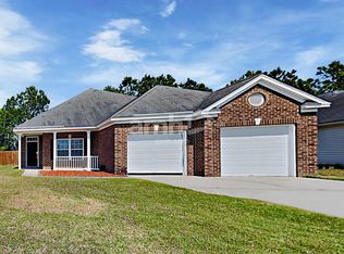 6 Twin Oaks Pl, Savannah, GA 31407