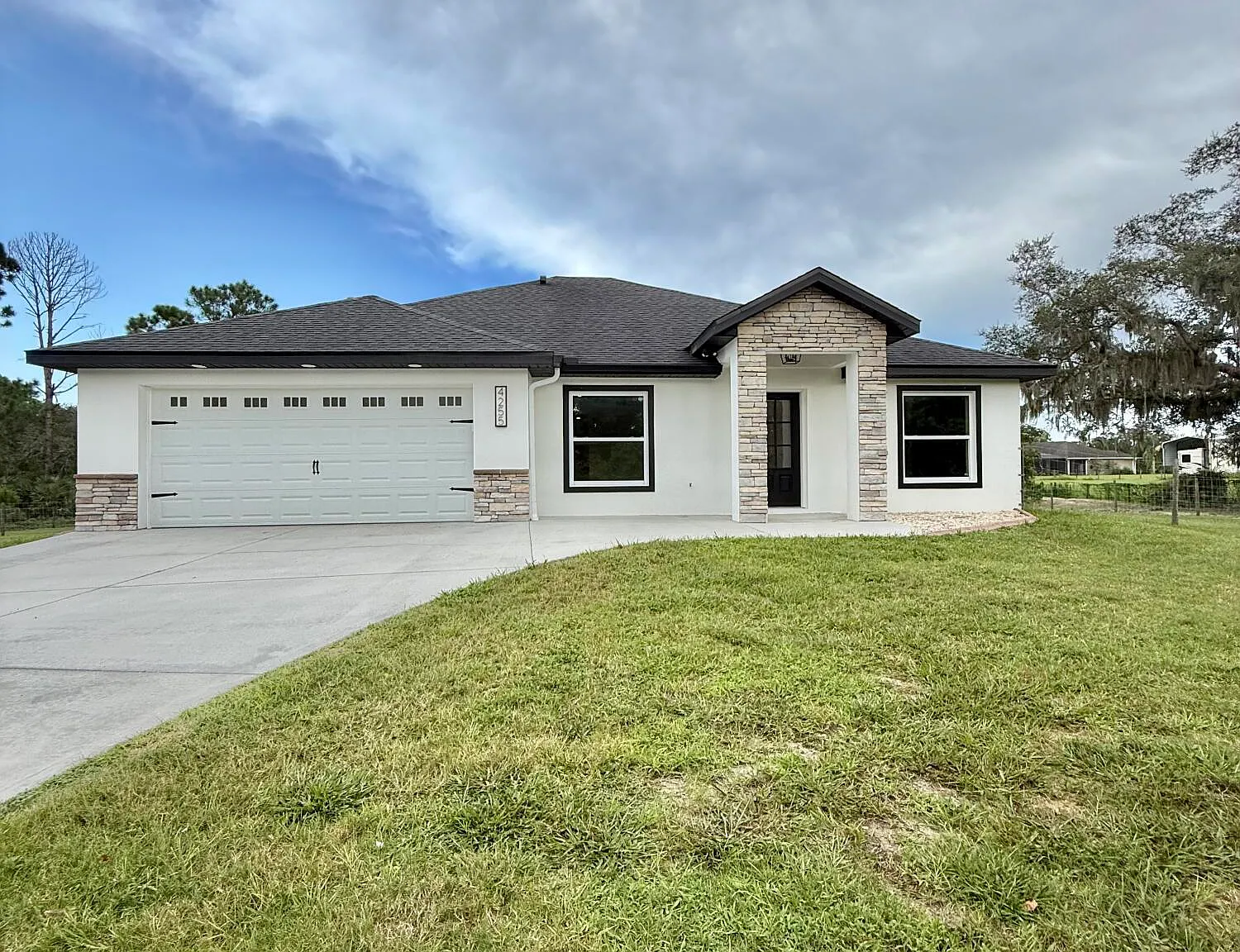 3 bed, 2.0 bath, 1832 sqft, $2,900 — Photo 1