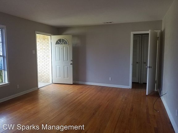 2nd image of 2903 Willow Park St