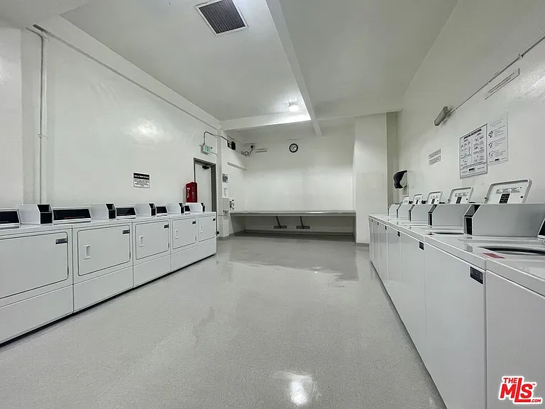 999 N Doheny Dr #406 — Photo 13