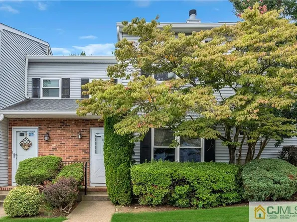 112 Brookview Cir, Jamesburg, NJ 08831