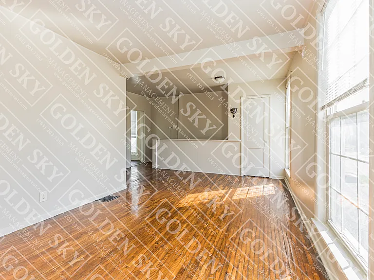 826 W Main St — Photo 3