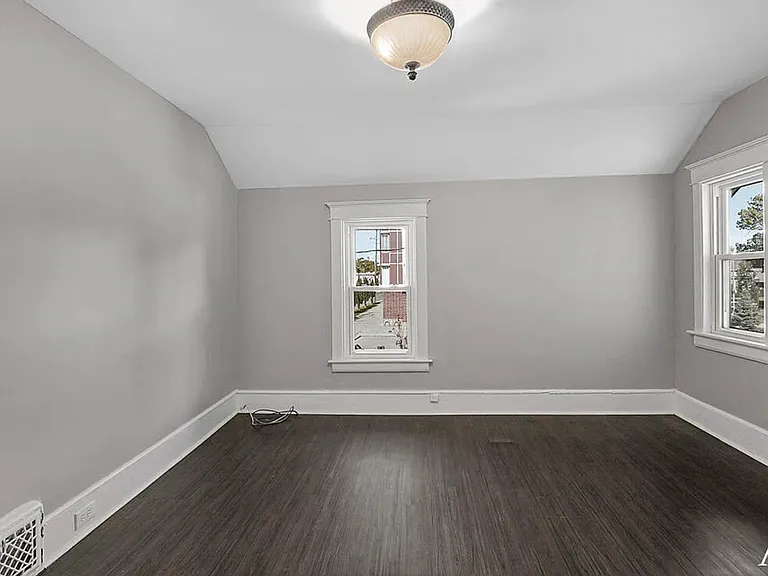 443 Hall St SE — Photo 15