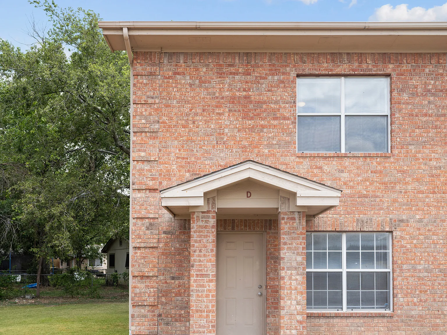 2 bed, 1.5 bath, 1000 sqft, $1,325 — Photo 1