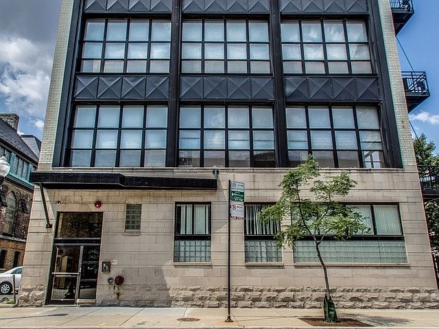 1st image of 1918 S Michigan Ave APT 404
