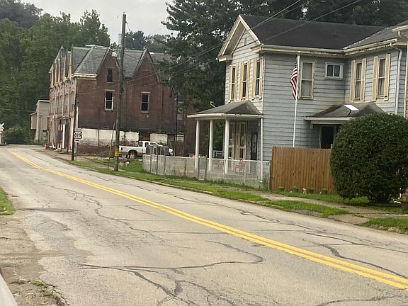 5th image of 216 Main St
