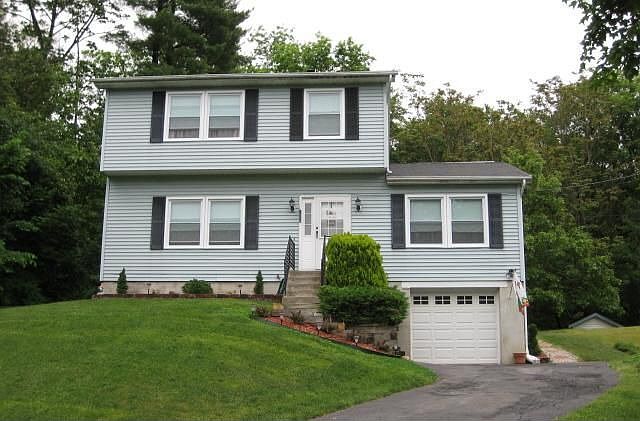 1st image of 10 Susan Ct