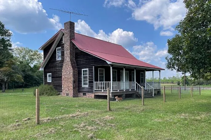 3 bed, 2.0 bath, 1577 sqft, $1,600 — Photo 2