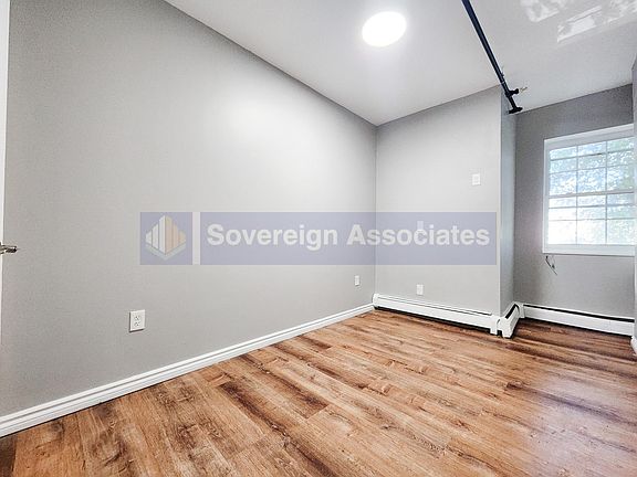 4th image of 213-215 W 3rd St #2B