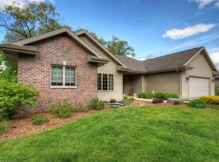 931 E Lakeside Dr, Edgerton, WI 53534