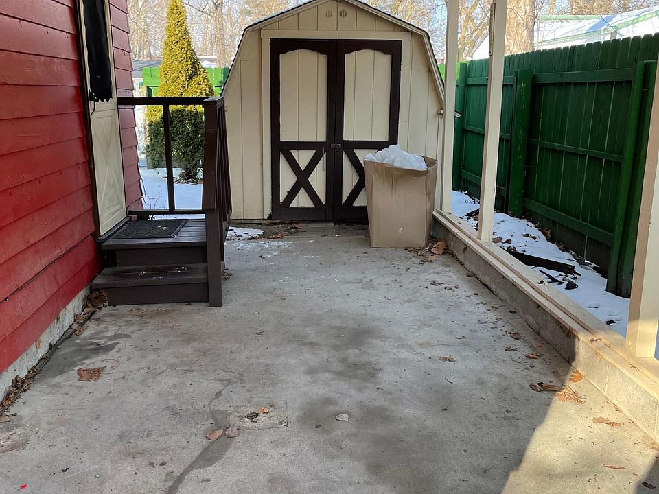1st image of 3580 W Maple Dr