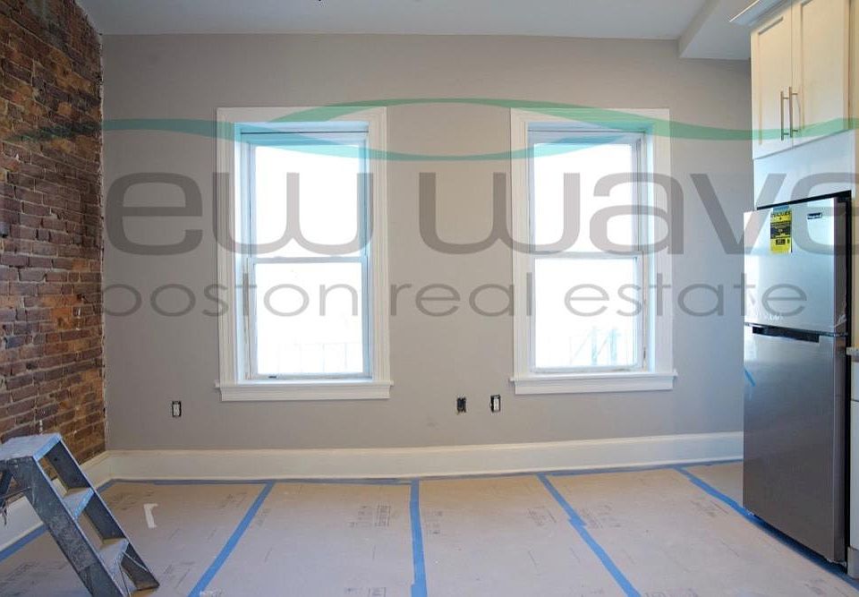 2nd image of 470 E 4th St APT 4R