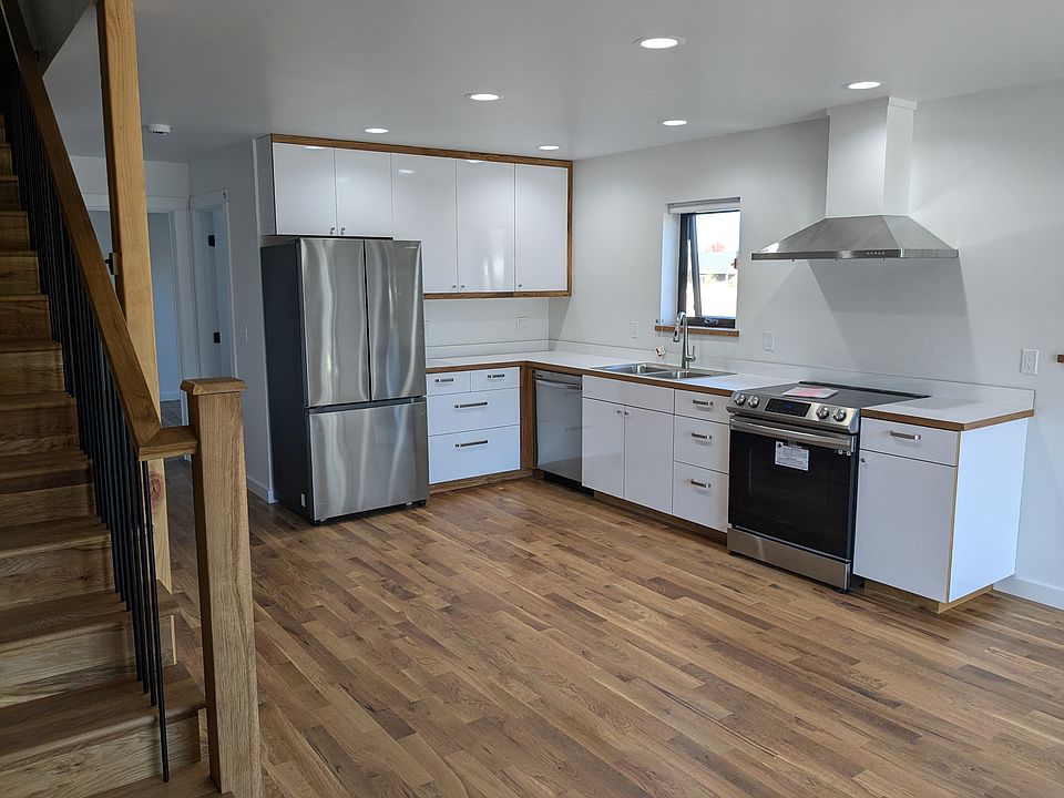 Custom kitchen cabinets