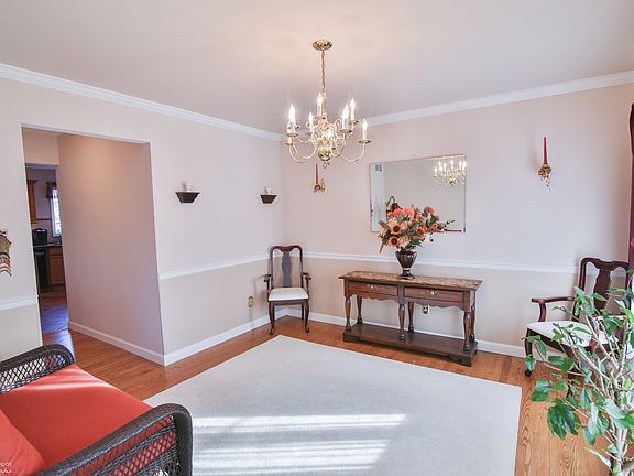 5th image of 2025 Clarendon Dr