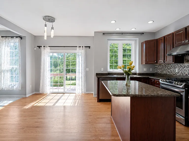 45149 Bartlett Dr — Photo 32