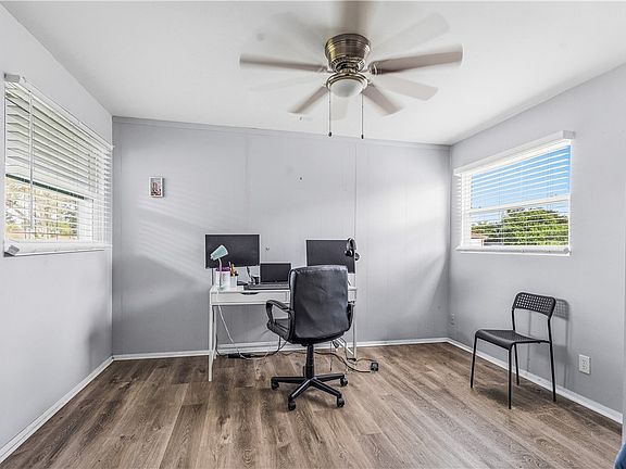 4th image of 821 Barber St