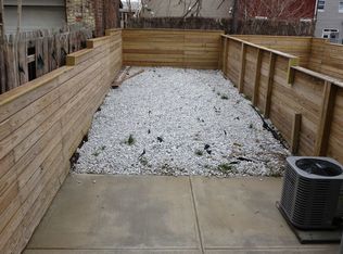 6072 56th St APT 1R, Maspeth, NY 11378