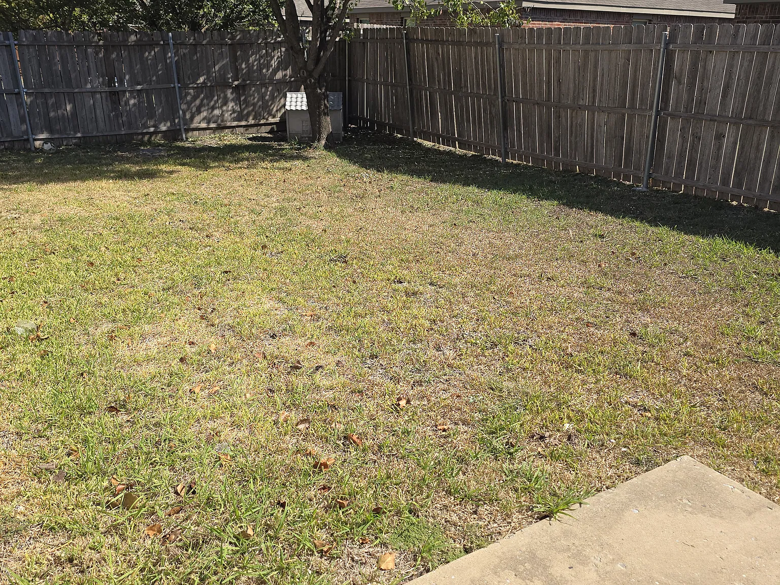 4 bed, 2236 sqft, $2,100 — Photo 3