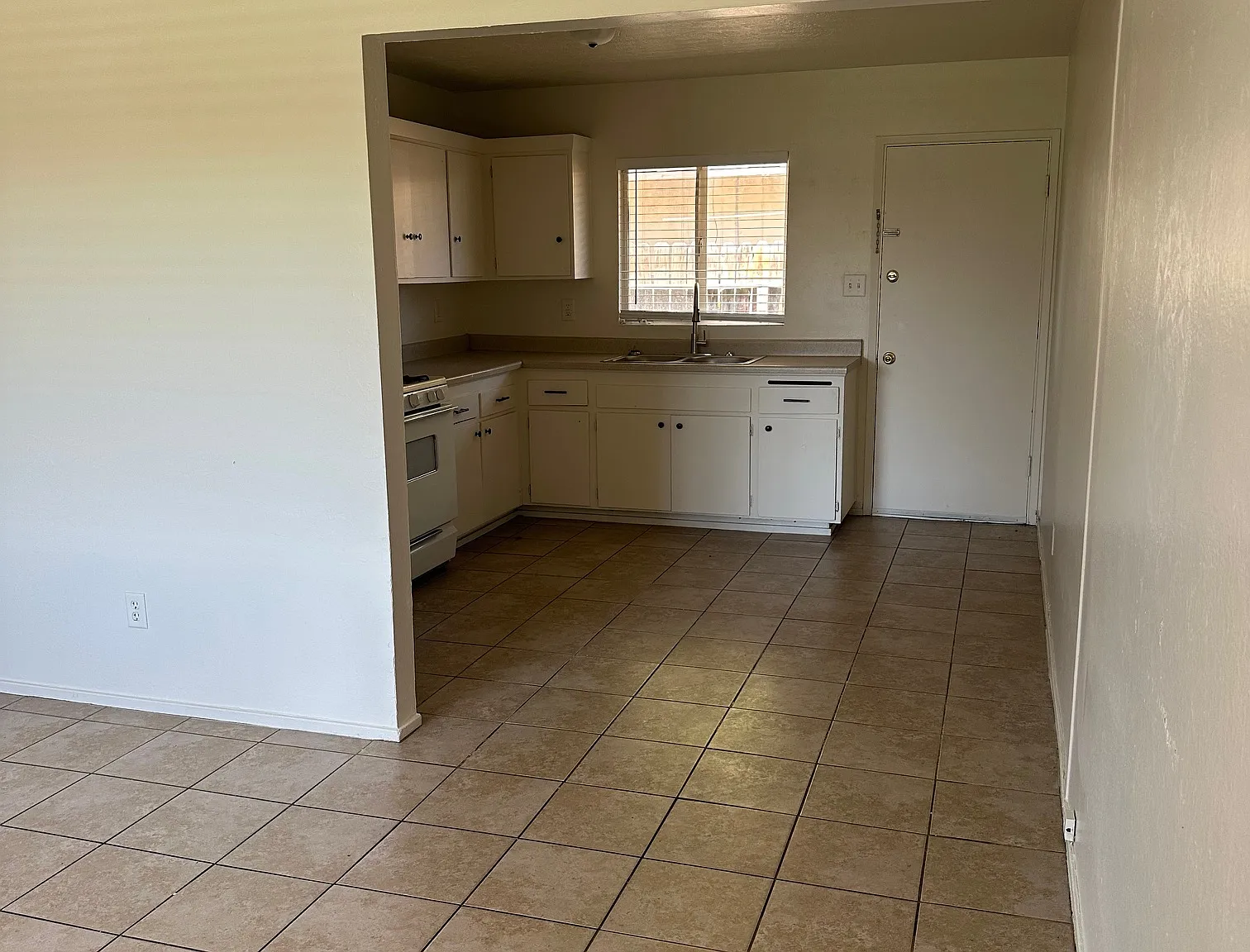 2 bed, 720 sqft, $1,050 — Photo 3