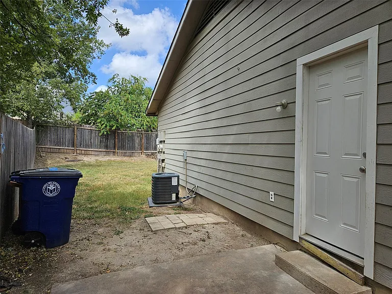 6800 Lunar Dr #B — Photo 23